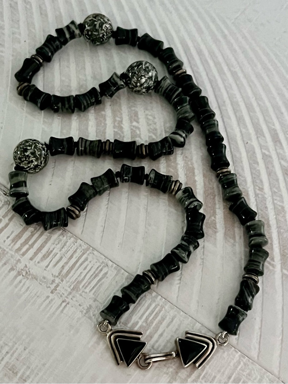 Doug Paulus Sterling Silver & Jasper necklace choker 16.5” Triangular Clasp